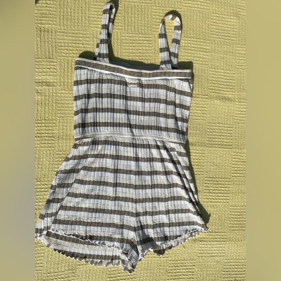 Billabong Romper Women’s Medium White, Tan and Brown Ribbed for Summer - Picture 2 of 5